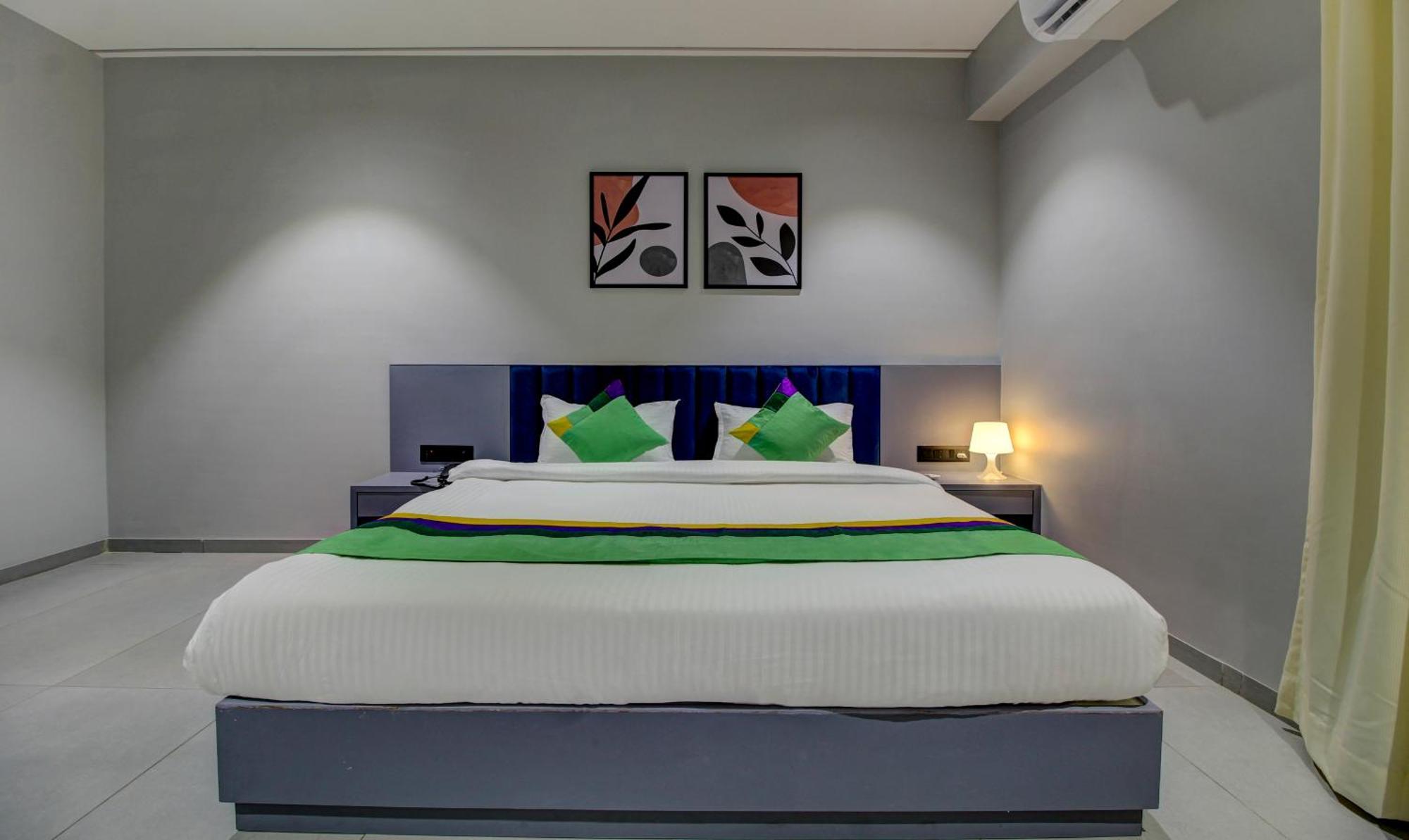 Comfort Inn Baner- Indian Nationals Only Poona Buitenkant foto