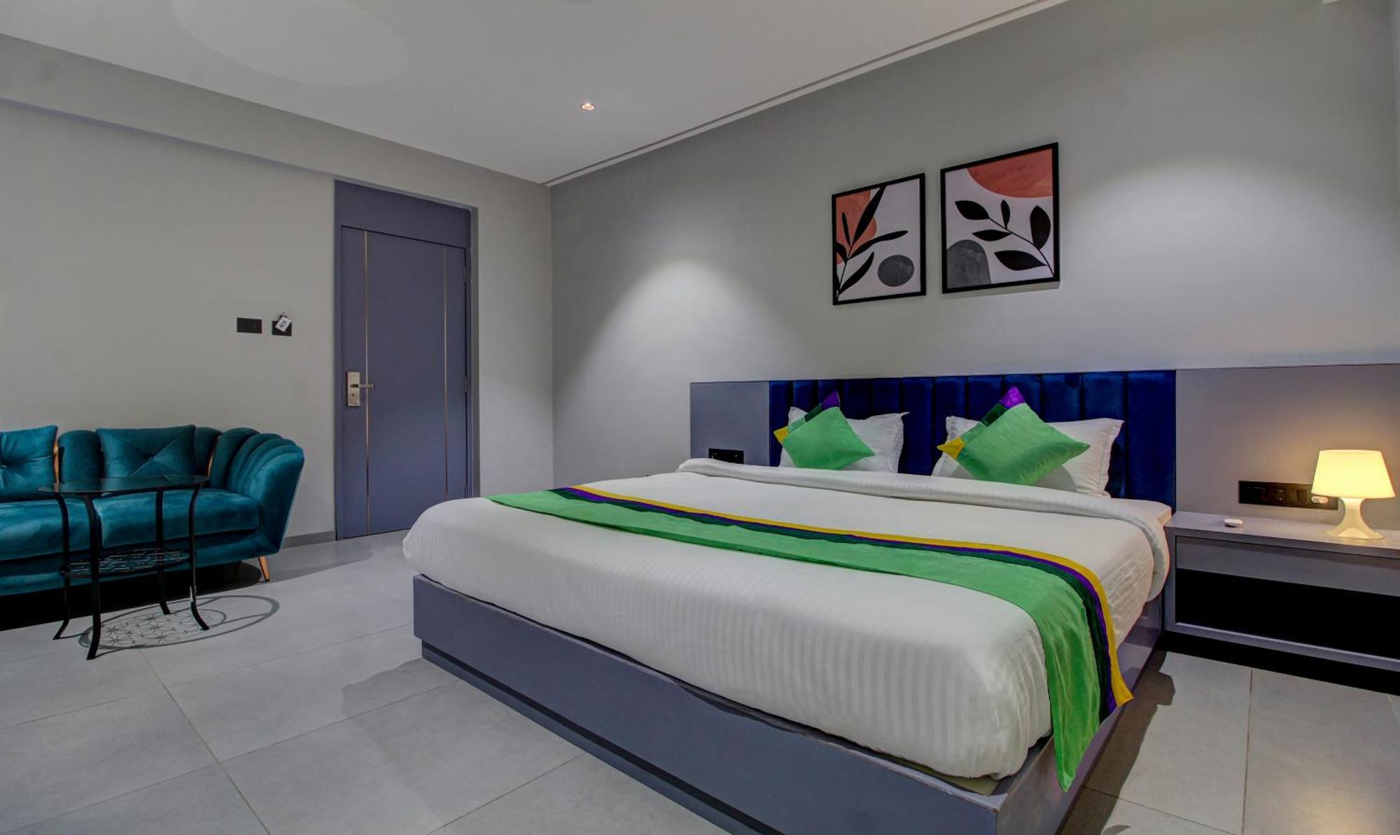 Comfort Inn Baner- Indian Nationals Only Poona Buitenkant foto