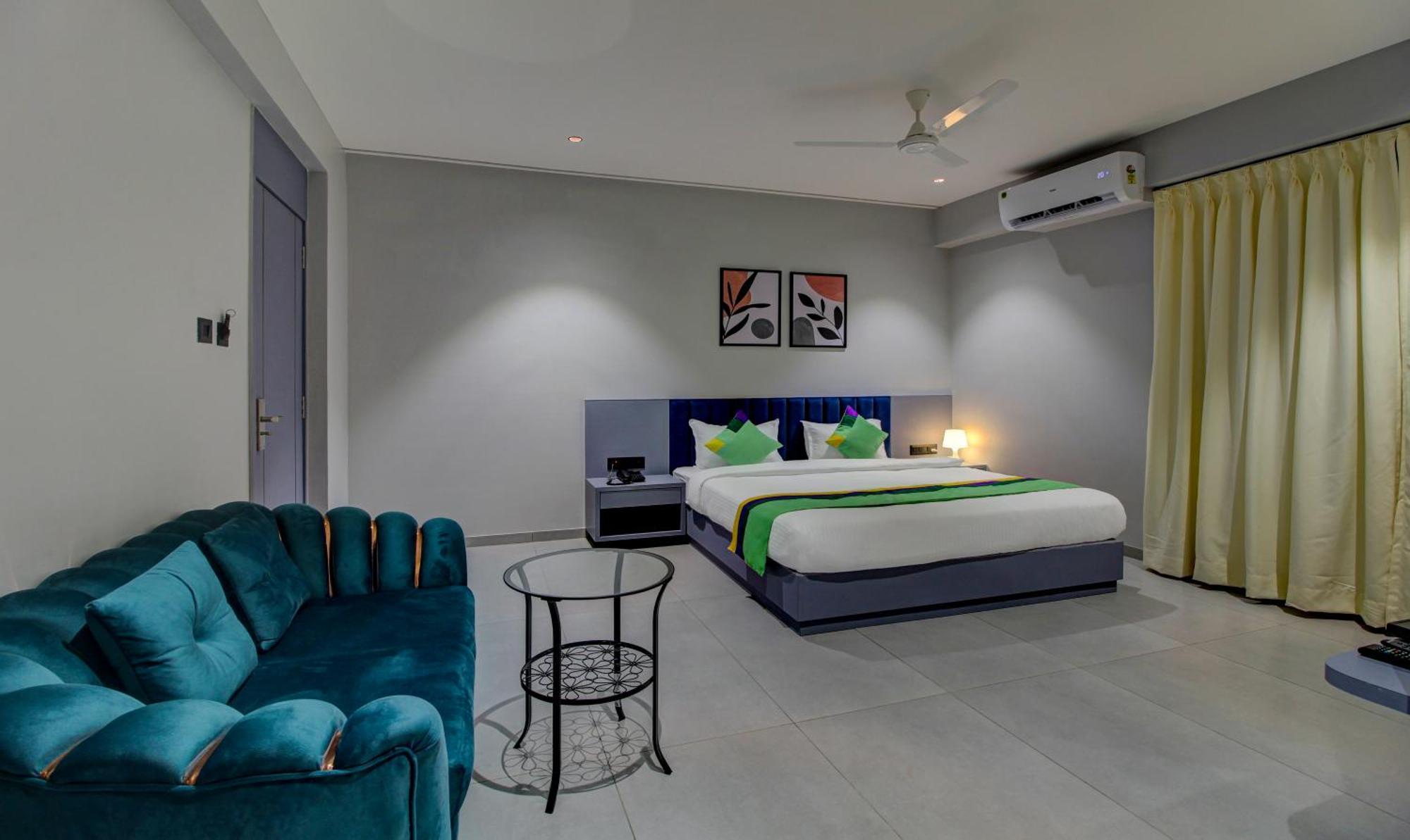 Comfort Inn Baner- Indian Nationals Only Poona Buitenkant foto