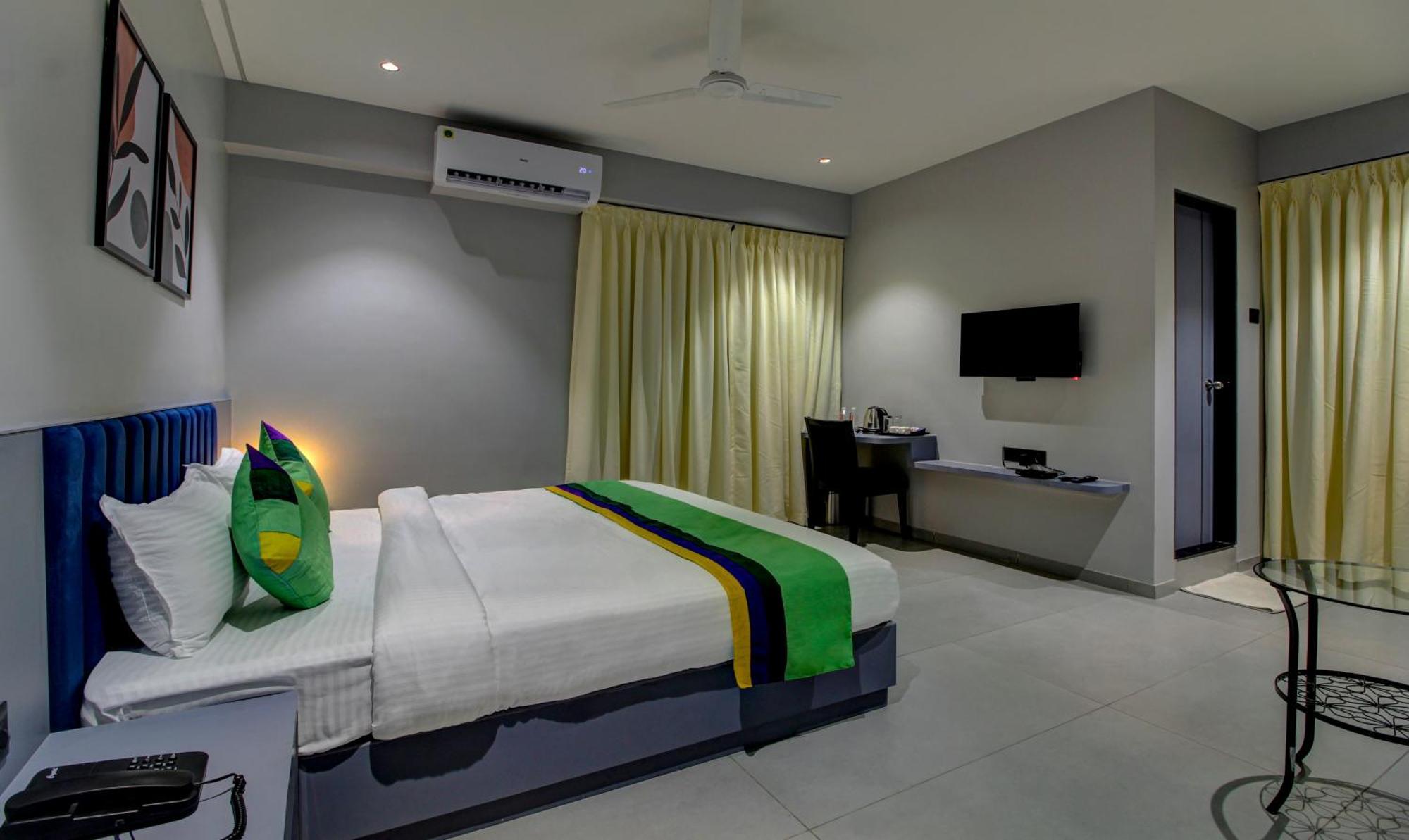 Comfort Inn Baner- Indian Nationals Only Poona Buitenkant foto