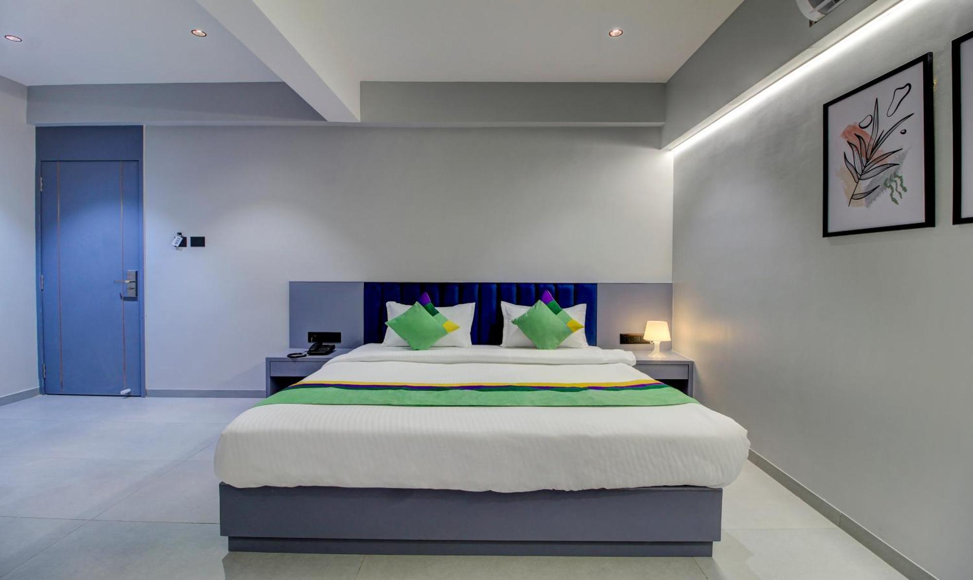Comfort Inn Baner- Indian Nationals Only Poona Buitenkant foto