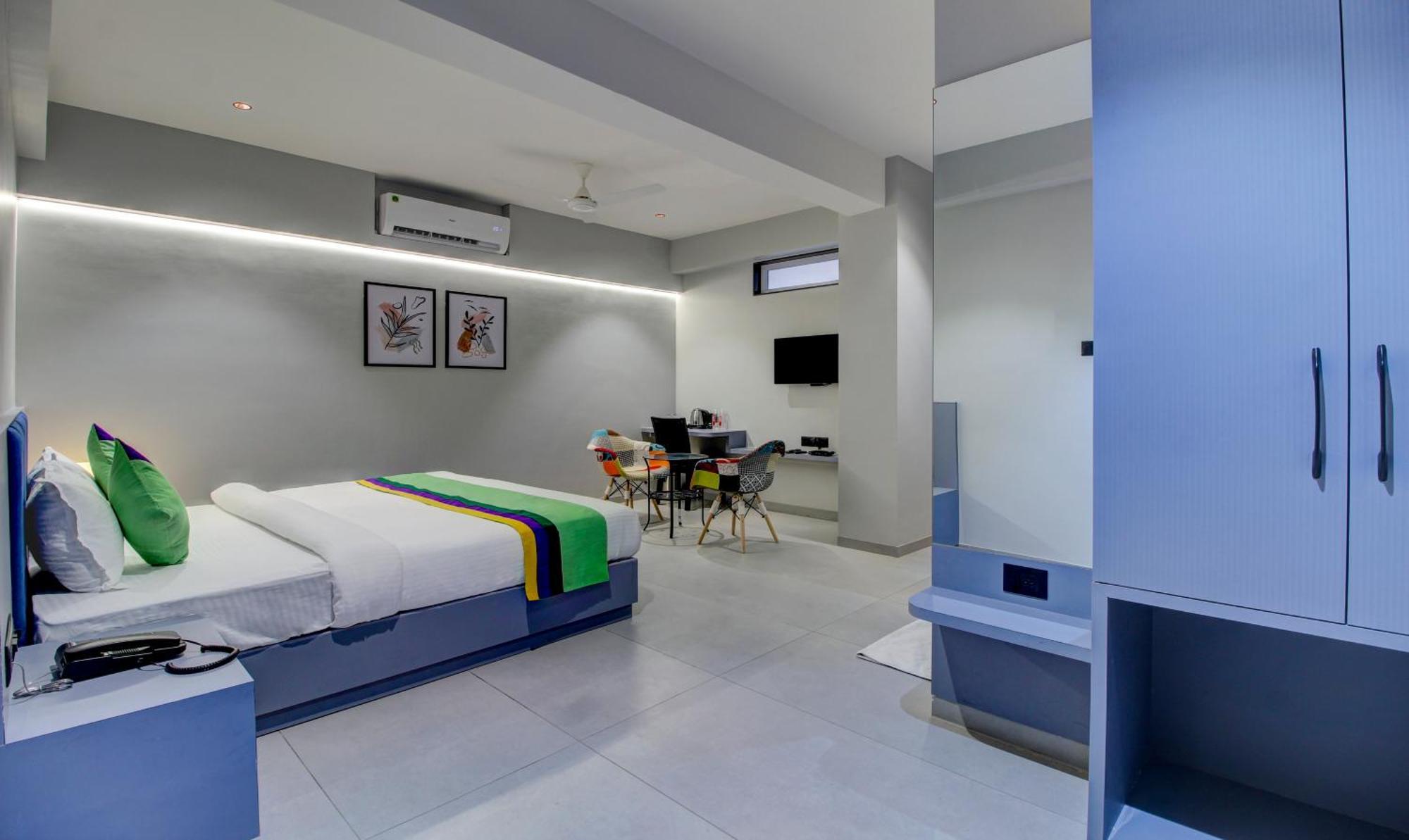 Comfort Inn Baner- Indian Nationals Only Poona Buitenkant foto