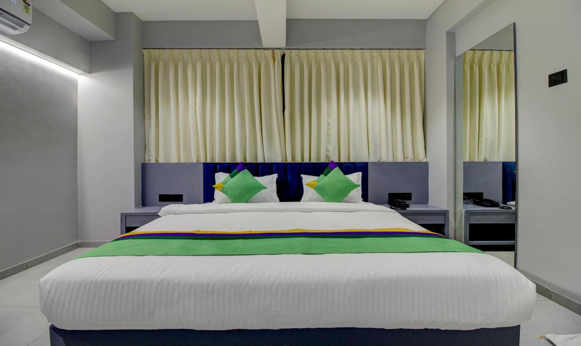 Comfort Inn Baner- Indian Nationals Only Poona Buitenkant foto
