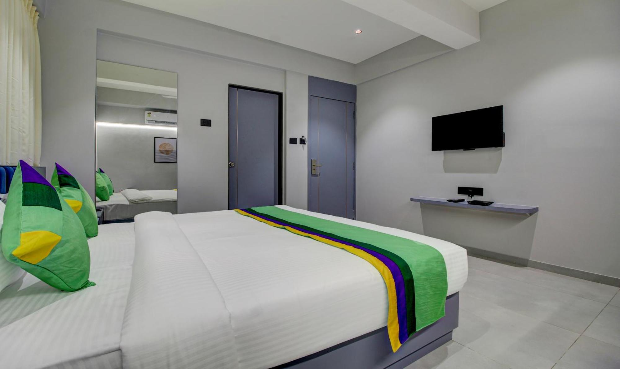 Comfort Inn Baner- Indian Nationals Only Poona Buitenkant foto