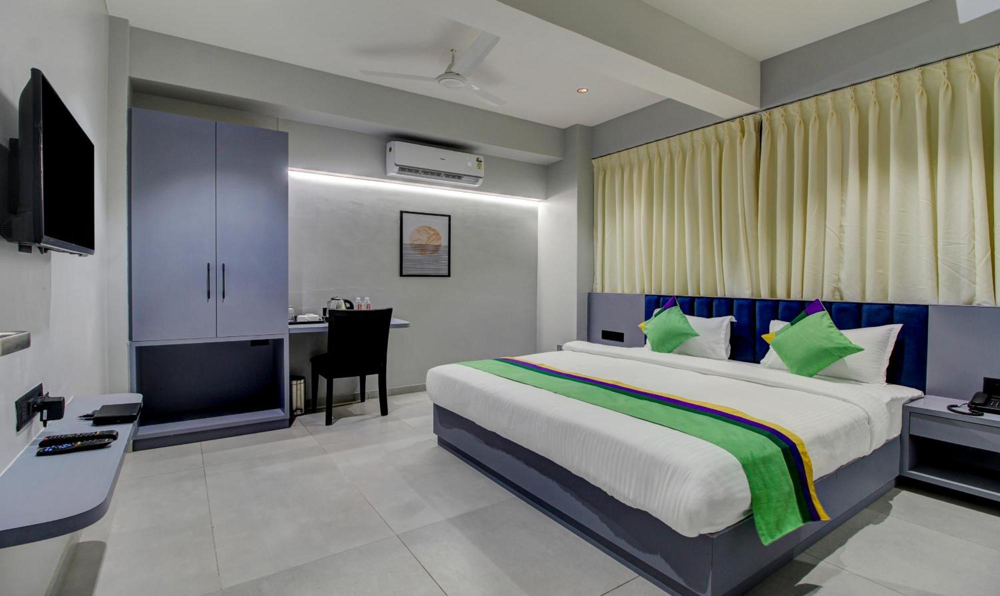 Comfort Inn Baner- Indian Nationals Only Poona Buitenkant foto